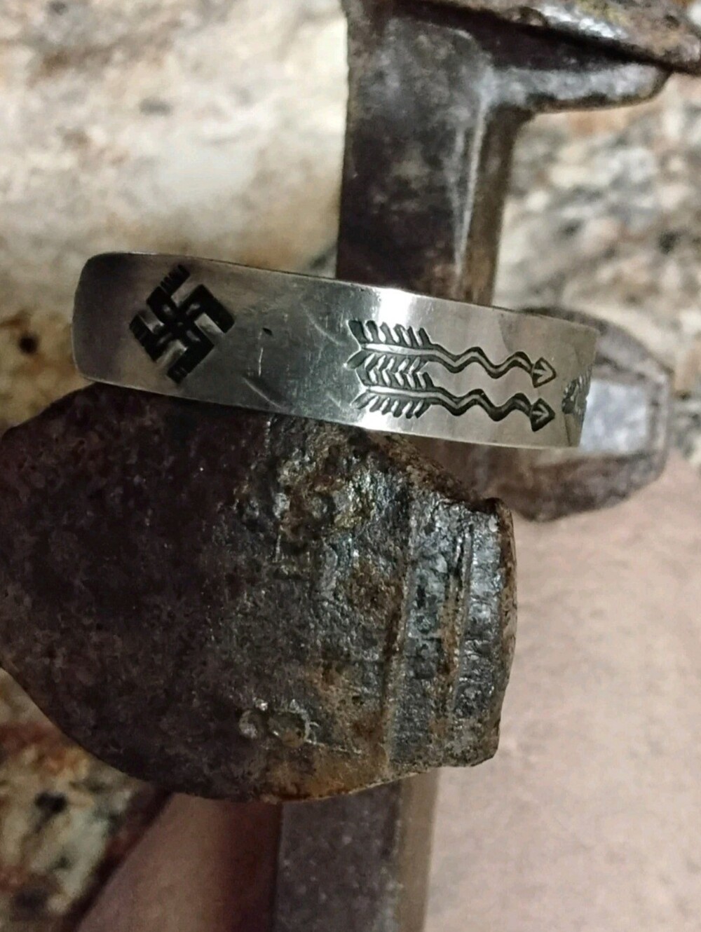 Vintage Native American Fred Harvey Era Silver Cuff Bracelet Arrow Whirling Log